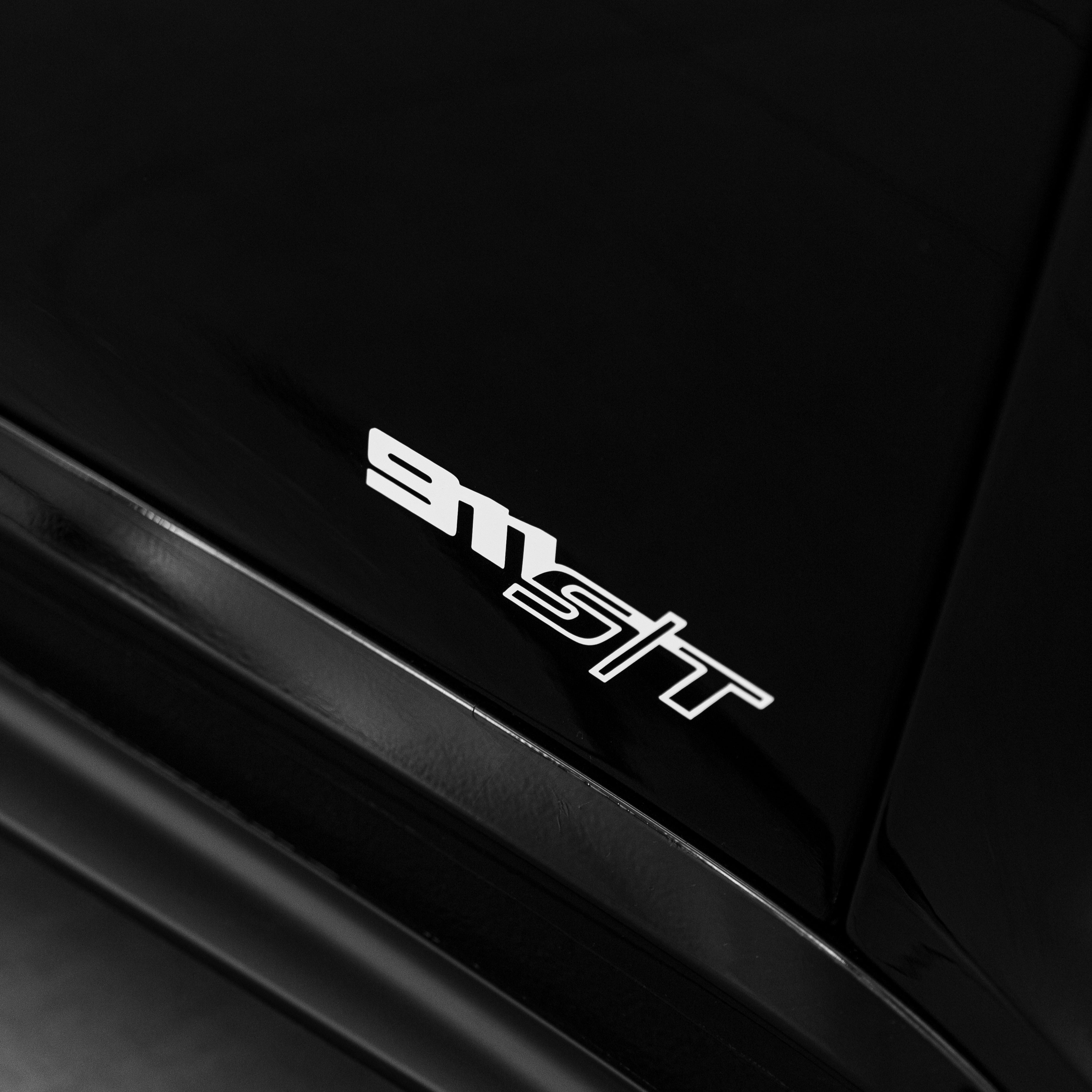 911 (992) S/T Style Door Decals (x2) - Image 1